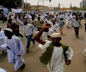   مصر اليوم - نيجيريا تستخدم الغازات المسيلة للدموع لتفريق مسيرات مناهضة للفساد