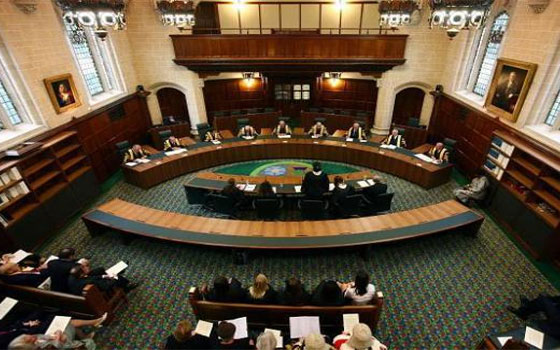   مصر اليوم - محكمة في ويلز تقضي بسجن معلمة لممارستها الجنس مع طالبة