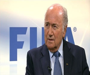   مصر اليوم - بلاتر يهاجم الشركات الأوروبية العاملة في منشآت كأس العالم بقطر