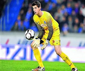   مصر اليوم - مورينيو يقطع الطريق أمام انضمام الحارس كورتوا إلى برشلونه