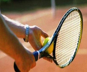 مصر اليوم - بطل سابق لكأس ديفيز للتنس يحتفل بعيد ميلادة المائة