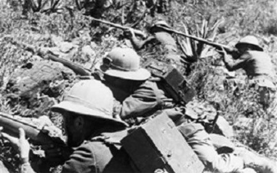   مصر اليوم - شاهد نفسه صدفة في فيلميوتيوبيودِّع عائلته