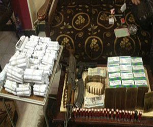   مصر اليوم - ضبط 5 قطع حشيش و202 لفافة بانجو وبندقية آلية بـكوم أمبو