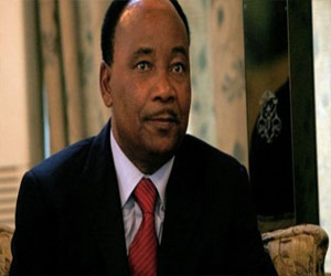   مصر اليوم - رئيس النيجر يتوقف في مطار برج العرب قبل توجهه إالى بلجيكا