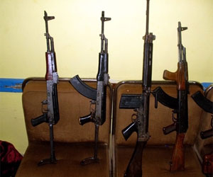 مصر اليوم - ضبط 5 بنادق آليَّة في حملة أمنيَّة على قرية في أسيوط