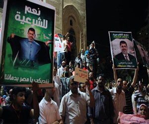   مصر اليوم - وقفة احتجاجية لمؤيدي مرسي أمام مسجد حمزة في السويس