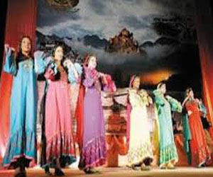 مصر اليوم - فرقة توشكي للفنون الشعبية تبهر النيجيريين في مهرجان أبوجا الدولي