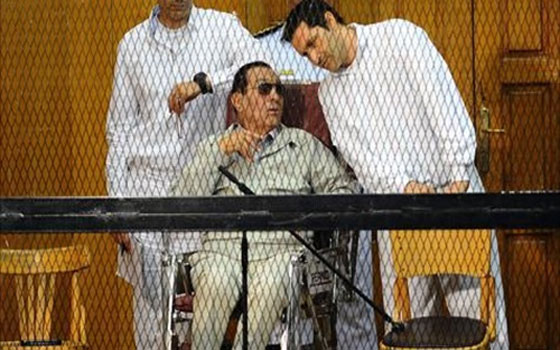   مصر اليوم - إعادة ملفّ استيلاء مبارك ونجليه على أموال القصور الرِّئاسيَّة للجنايات