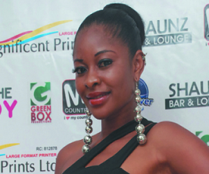   مصر اليوم - الممثلة النيجيرية الشهيرة إليزابيث انجورين تعتنق الإسلام