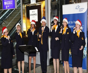   مصر اليوم - مطار فرانكفورت يتحول إلى “سوق للهدايا” احتفالاً بقدوم العام الجديد