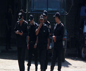   مصر اليوم - ضبط أحد المتهمين باقتحام مركز شرطة الغنايم و50 طلقة جرنوف في أسيوط