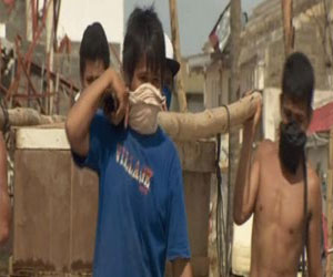   مصر اليوم - تشارلي شين يتبرع لمساعدة المتضررين من الإعصار هايان