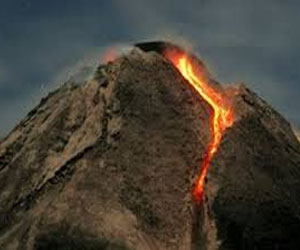   مصر اليوم - بركان جبل سينابونغ يتسبب في نزوح 20 ألف شخص في اندونيسية