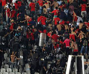   مصر اليوم - القبض على 60 من أولتراس الأهلي في اشتباكات مع قوَّات الأمن