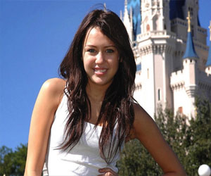   مصر اليوم - منزل النجمة مايلي سايرس يتعرض للسرقة