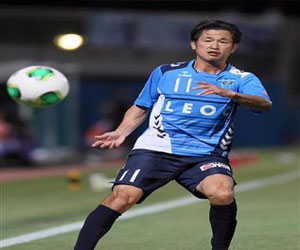 مصر اليوم - ميورا أسطورة اليابان يؤكد استمرار مشواره الكروي