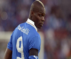 مصر اليوم - ريال مدريد يبدي اهتمامه بضم بالوتيلي من صفوف ميلان