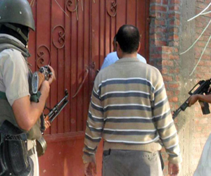   مصر اليوم - ضبط تاجر أسلحة و66 هاربًا في حملة أمنيَّة في سيناء