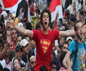   مصر اليوم - نشطاء يحيون ذكرى جيكا من أمام منزل خالد سعيد