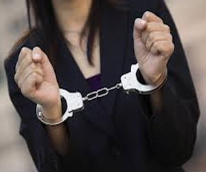   مصر اليوم - اعتقال أم وزوجها بعدما احتجزا فتياتها الـ3 في غرف نومهن القذرة