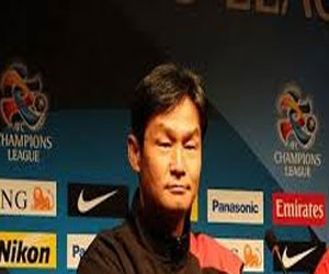 مصر اليوم - تشوي يونغ سو مدرب العام 2013 لكرة القدم في أسيا