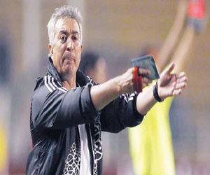 مصر اليوم - حلمي طولان ينفي طلب التعاقد مع عمرو زكي