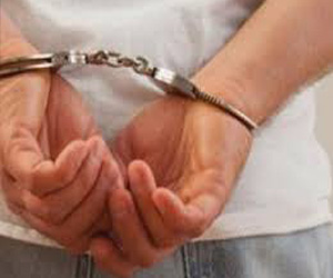 مصر اليوم - ضبط أحد المتهمين باقتحام مركز شرطة غنايم أسيوط