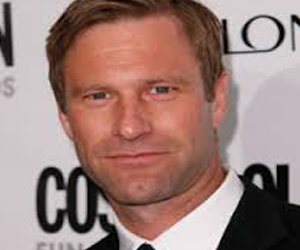   مصر اليوم - الممثل  الأميركي آرون إيكهارت يطرد الأرواح الشريرة