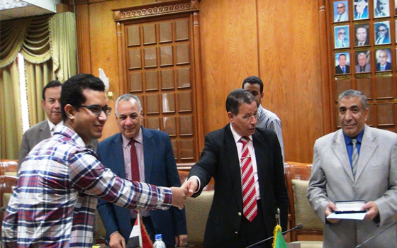   مصر اليوم - طوّرنا جهازًا يساعد المكفوفين على التحرك بسهولة وأمان