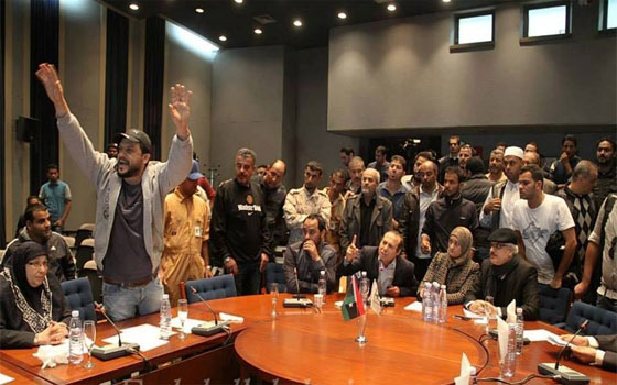   مصر اليوم - الإجماع على تفويض الأمر للقوات الخاصة لحماية مدينة بنغازي