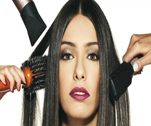   مصر اليوم - نصائح مهمة عند فرد شعركِ بالمكواة