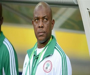 مصر اليوم - مدرب نيجيريا: لا أخشى إقالتي قبل المونديال