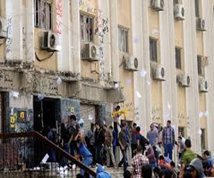   مصر اليوم - طلاب الإخوان يحطمون واجهة المبنى الإداري لجامعة الفيوم