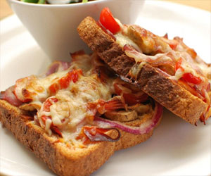   مصر اليوم - طريقة عمل بيتزا التوست