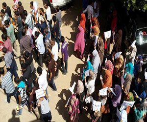   مصر اليوم - طلاب ضد الانقلاب في سوهاج تستمر  في التظاهر رغم صدور القانون الجديد