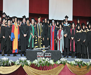 مصر اليوم - الشيخة هند بنت حمد تشهد مراسم حفل تخرج جامعة كالجاري