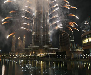 مصر اليوم - دبى تضىء أطول برج فى العالم احتفالًا بتنظيمها إكسبو 2020