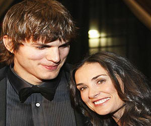   مصر اليوم - النجمان ديمي مور وآشتون كوتشر مطلقان رسميًا