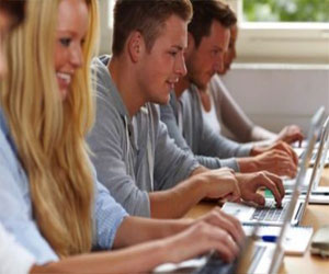   مصر اليوم - المرأة البريطانية العادية تعشق 8 رجال في حياتها