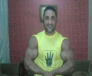   مصر اليوم - بطل مصر لكمال الأجسام يرفع علامة رابعة