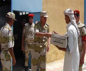   مصر اليوم - القوَّات المسلَّحة تقدِّم 68 ألف كرتونة غذاء للفقراء في سوهاج