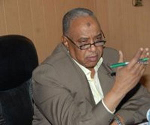   مصر اليوم - مستشار سابق للبشير يؤكِّد أن الأزمة في بلاده سياسيّة