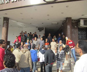   مصر اليوم - وقفة احتجاجية لنُشطاء المنصورة رفضًا لقانون التَّظاهر