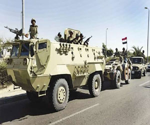   مصر اليوم - تواجد مكثف لمدرعات الجيش بميدان الخضر في السويس