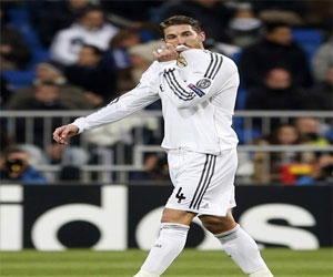 مصر اليوم - جماهير النادي الملكي منقسمة حول بيع راموس