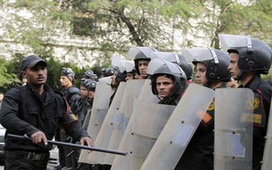   مصر اليوم - مسؤول أمنيّ مصريّ يُشدد على تنفيذ قانون التظاهر بحسم وصرامة