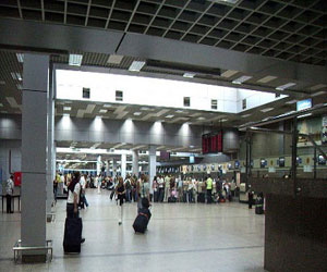   مصر اليوم - مطارالغردقة يستقبل 38 طائرة على متنها 6 آلاف سائح