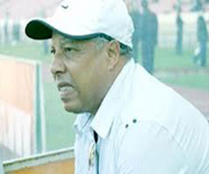 مصر اليوم - إقالة مدرب الرجاء المغربي قبل أسبوعين من مشاركة النادي بكأس العالم