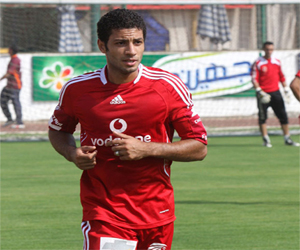 مصر اليوم - عبد الفضيل يؤجل التدخل الجراحي من أجل عيون مونديال المغرب