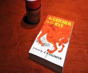 مصر اليوم - تسريب ثلاث قصص للكاتب الأميركي ج.د. سالينغر عبر الإنترنت